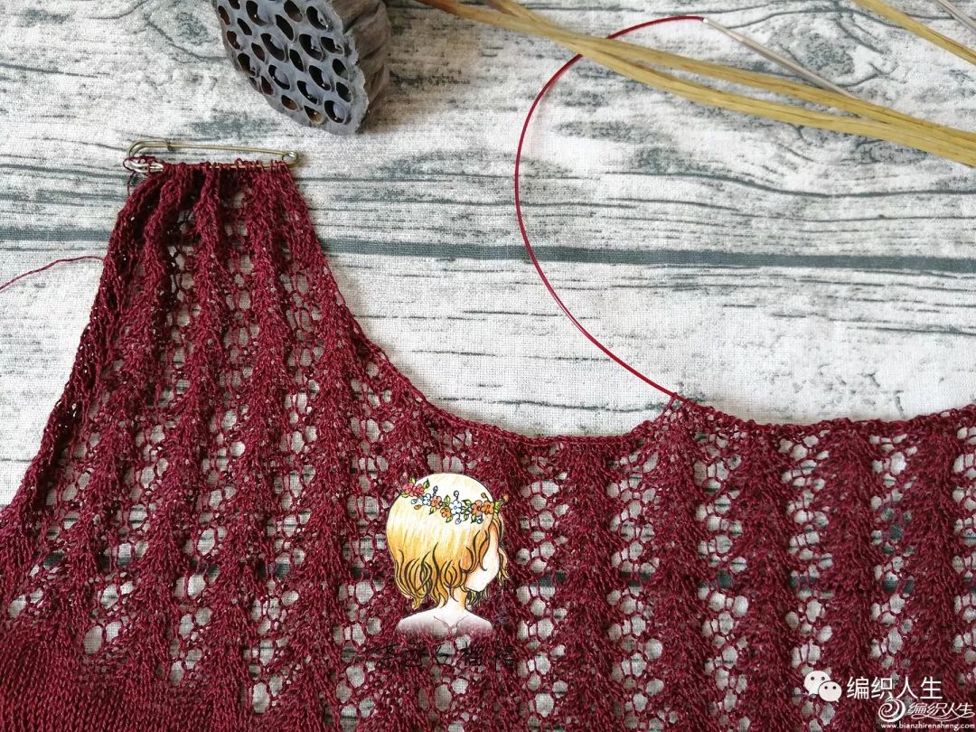 红酒：前短后长的女士棒针蝴蝶袖蕾丝长裙（附图解）