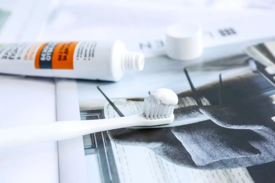 俄罗斯牙膏去黄牙怎么样,祛牙垢黄牙的牙膏国货之光