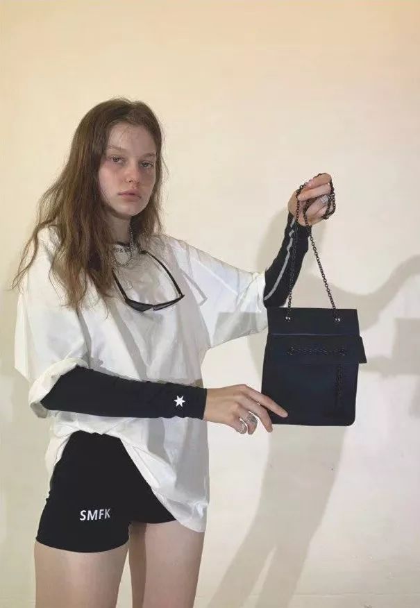 有哪些既不贵又好看的潮牌,好看又平价的韩国潮牌