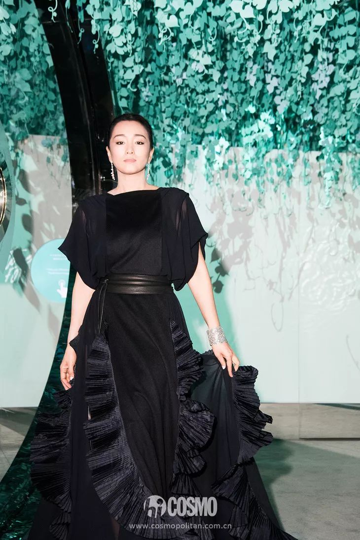 泫雅争议,泫雅掀短袖引起争议