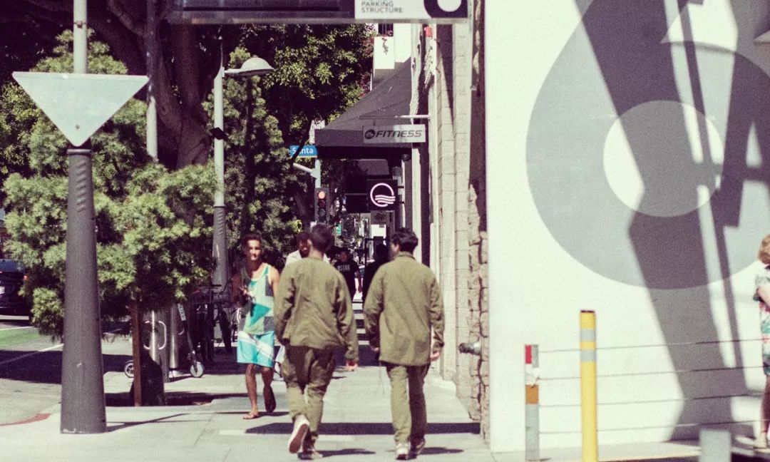 时尚前卫工作服,时尚工作服