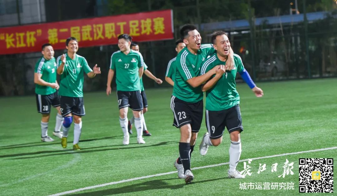 业余足球队点球大战,男子七人足球锦标赛进入点球大战