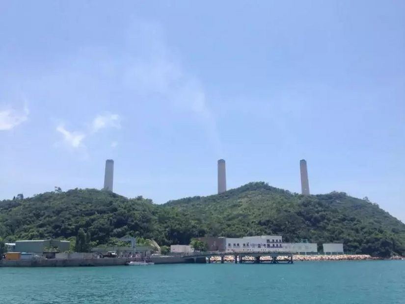 为了泳滩,遇上稔子和山日