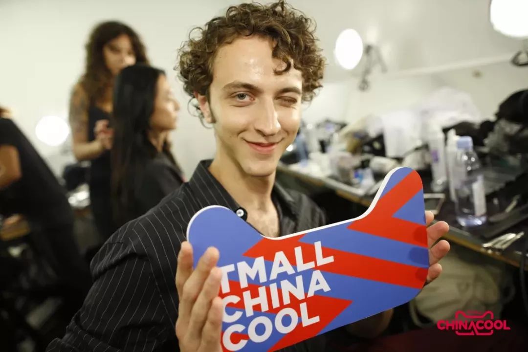 穿什么更时尚,穿什么衣服很时髦好看女生