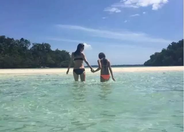 50岁邓文迪与小23岁男友,49岁邓文迪与20岁男友