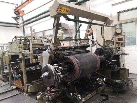 捐赠机器设备,全钢成型机