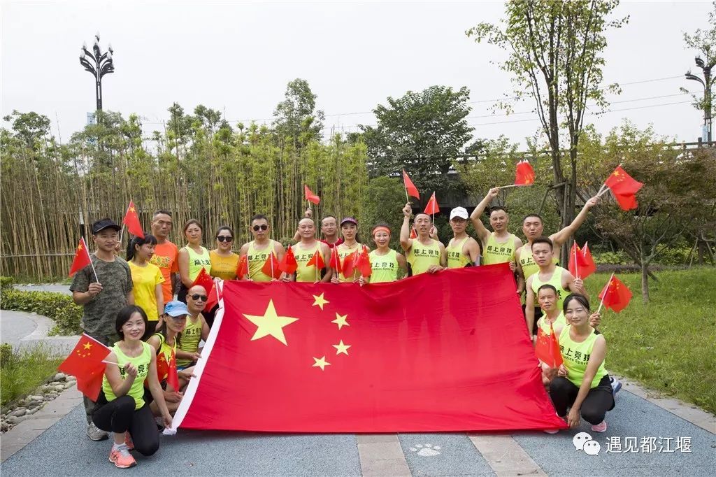 五星红旗同框感受,与五星红旗相遇