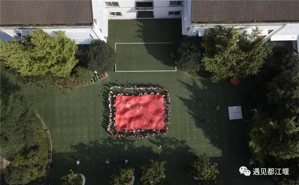 五星红旗同框感受,跟五星红旗合影感想