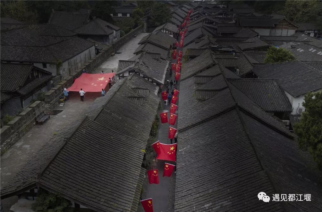 和五星红旗合影九宫格,与五星红旗合影