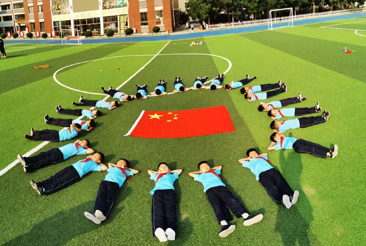 我和祖国共成长争做美德少年内容,我与祖国共成长小学活动