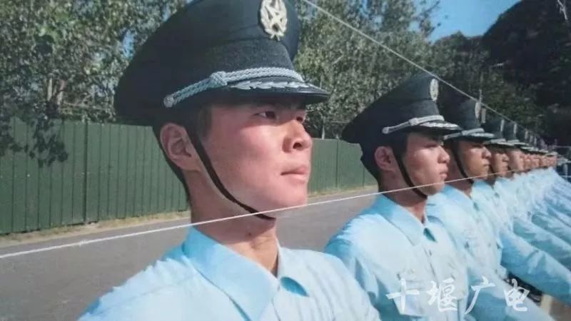 果然最帅的人都上交国家了,果然帅气的小哥哥都上交给国家了