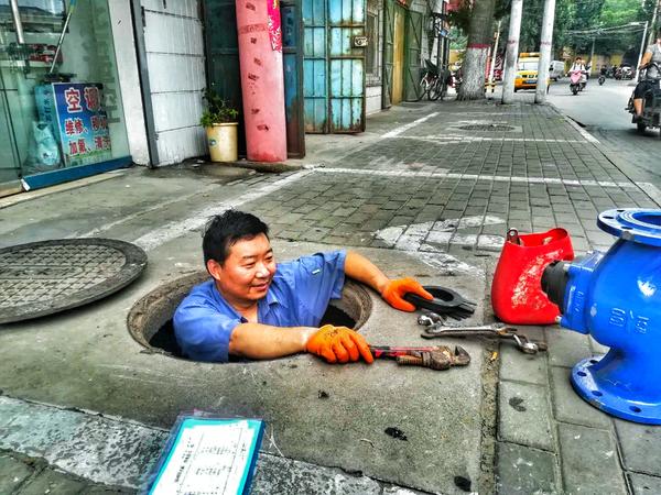 「国庆我在岗」自来水维修“捡漏儿王”王永亮:二七区水表“活地图”