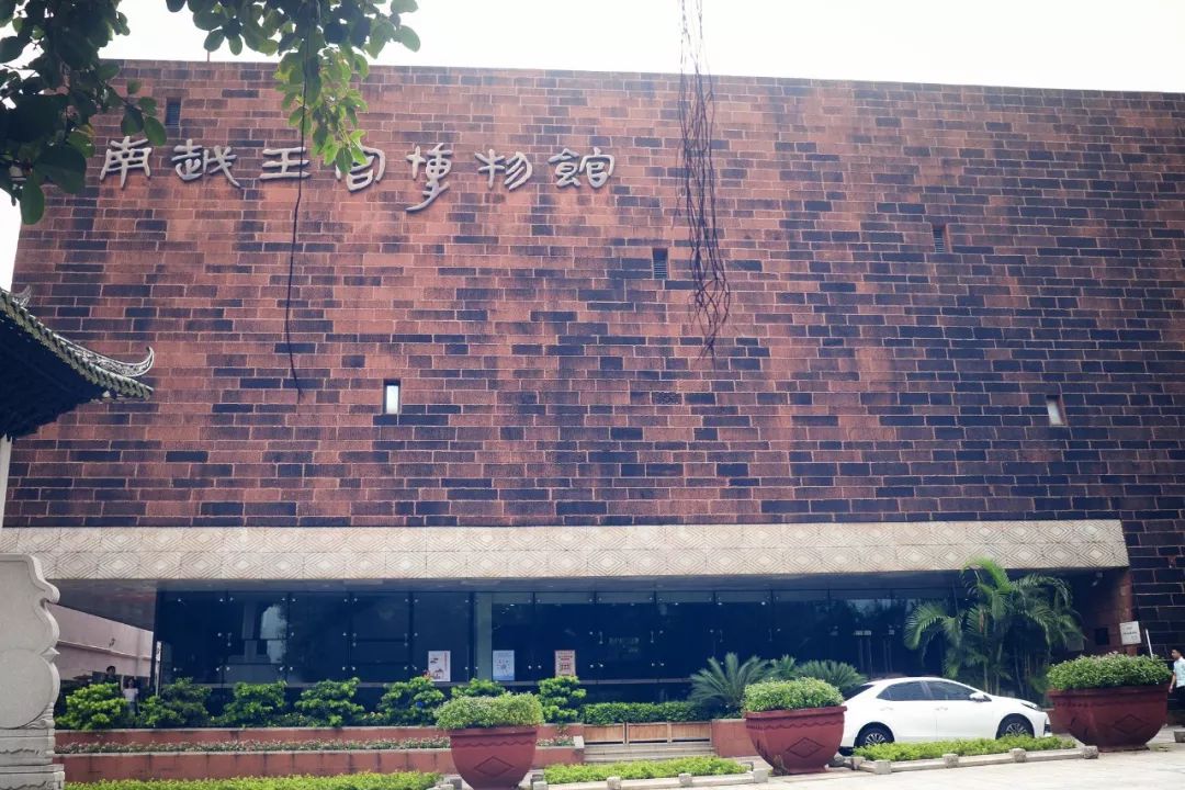 多个景区有优惠，甚至免费！国庆假期首日广州接待近240万游客，公安提醒：别再去这些地方了