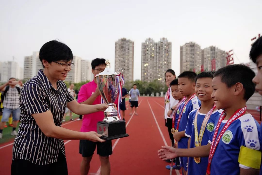 福建省青少年u系列冠军赛100米,福建u10足球夺冠比赛视频
