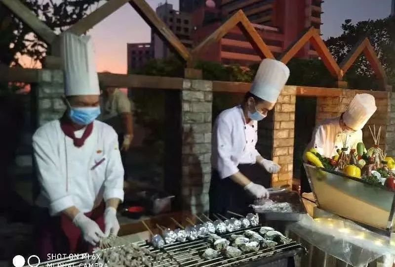 假日中一道靓丽的风景,假日里那个忙碌的身影