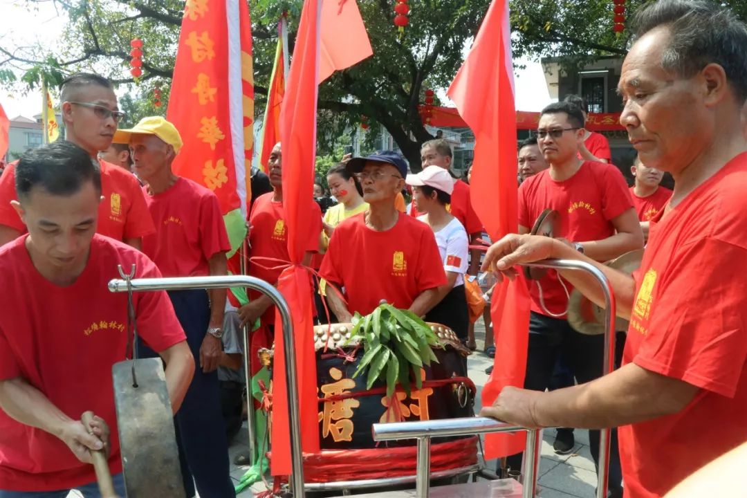 假日中一道靓丽的风景,假日里那个忙碌的身影
