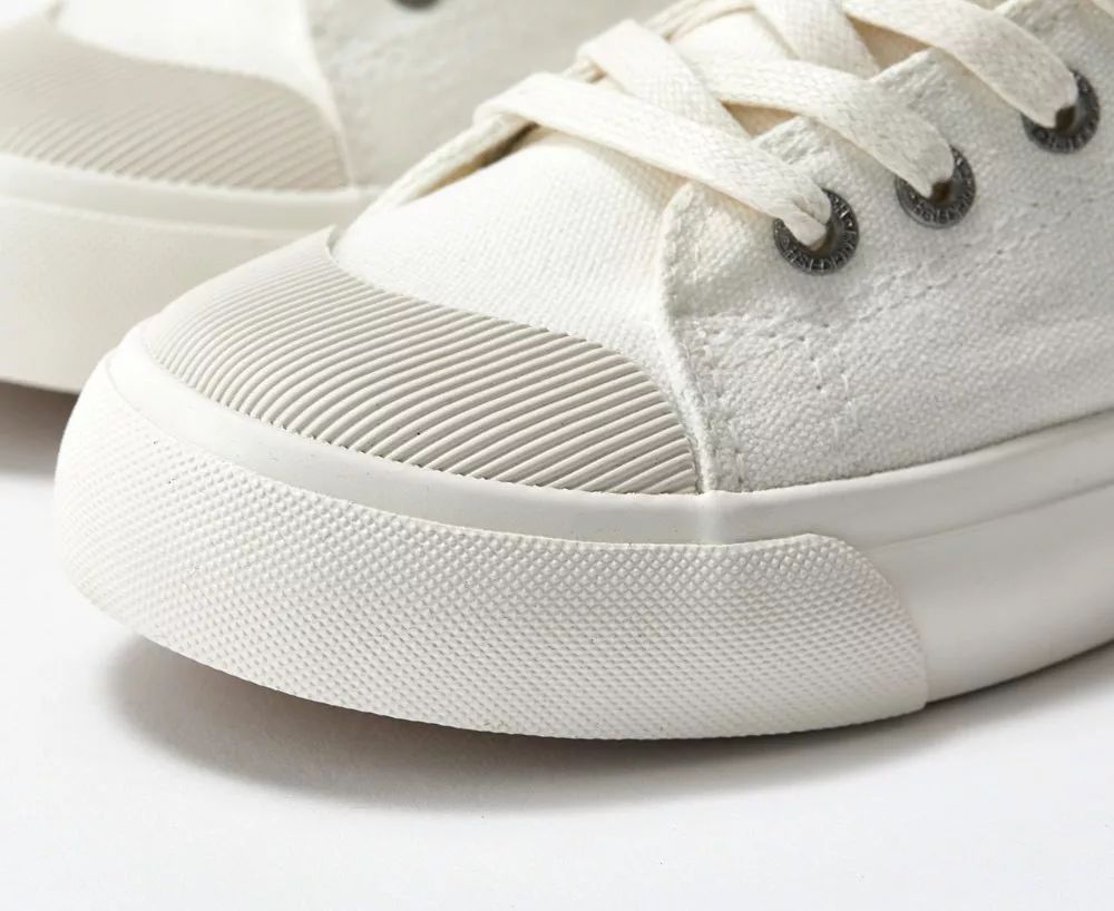 黑色高帮小众原创运动帆布鞋,英伦风低帮帆布鞋推荐