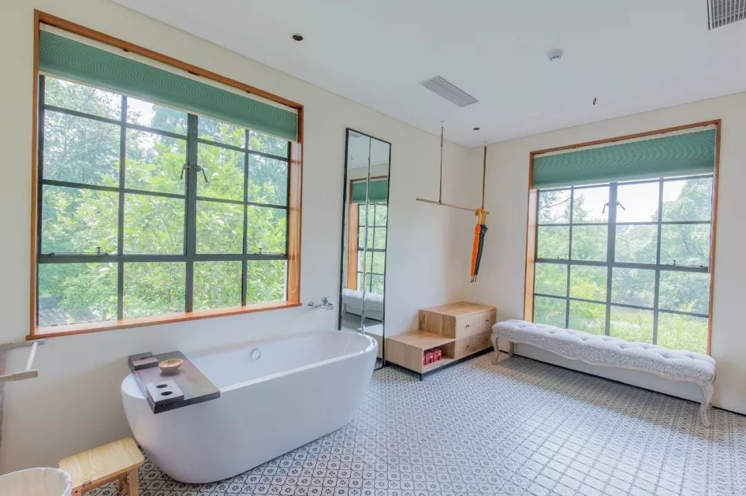 耗时3年的花间堂创始人新作，以船代步揭开杭城小众一面