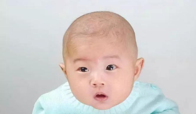 刚满月的小孩突然吓得大哭怎么办,刚百天孩子哭闹