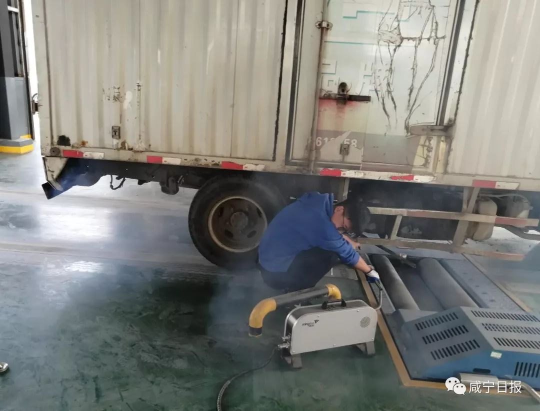 咸宁首例！这个司机接到机动车尾气超排罚单