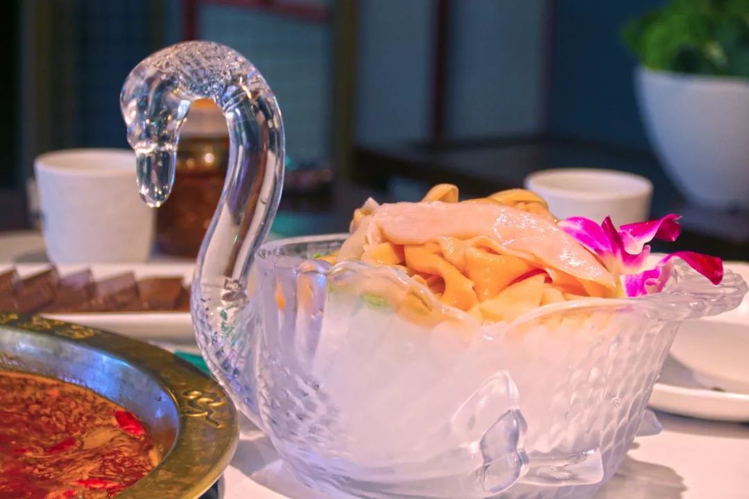 有多少人路过希望广场「纪梵轩」，和我一样好奇这是一家怎样的新店？