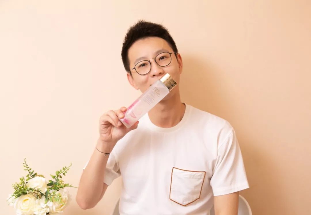 肌诊室·特别版|真人体验，医美素颜光vs明星微精华，改善皮肤哪家强？