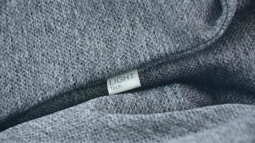 防寒挡风智能蓄热，穿一抵三、消除静电，一件衣服到底可以多牛？