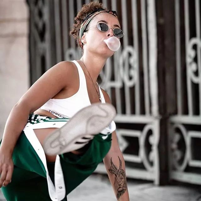 赞美女孩子的万能话术,高情商的赞美女孩子语句