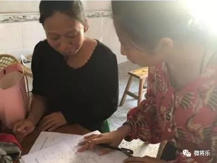 以实际行动迎接全国扶贫日,扶贫日送温暖助力精准扶贫