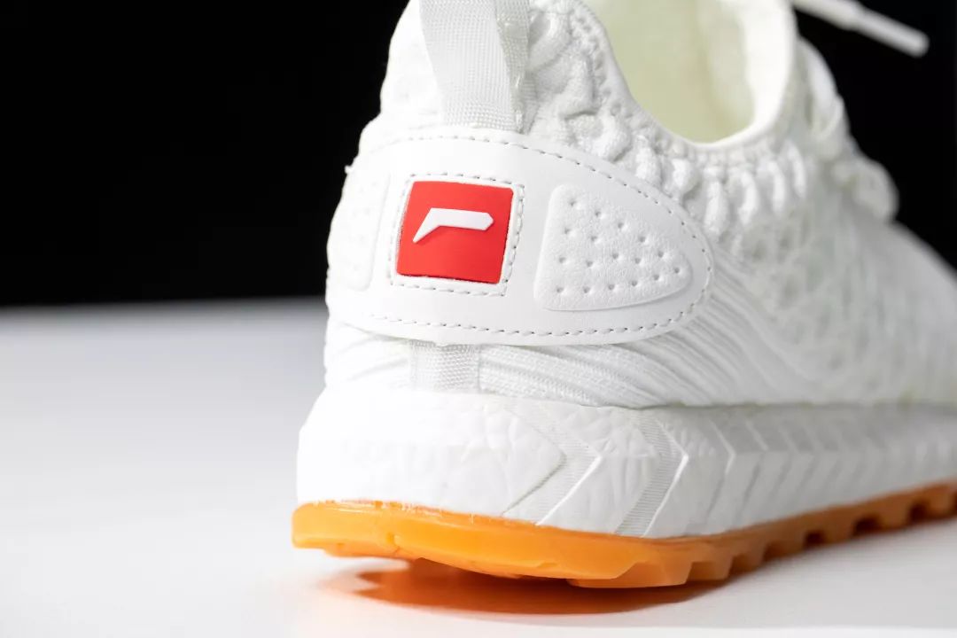 这双运动鞋竟然防水！暴雨大雪都不湿，还巨暖和