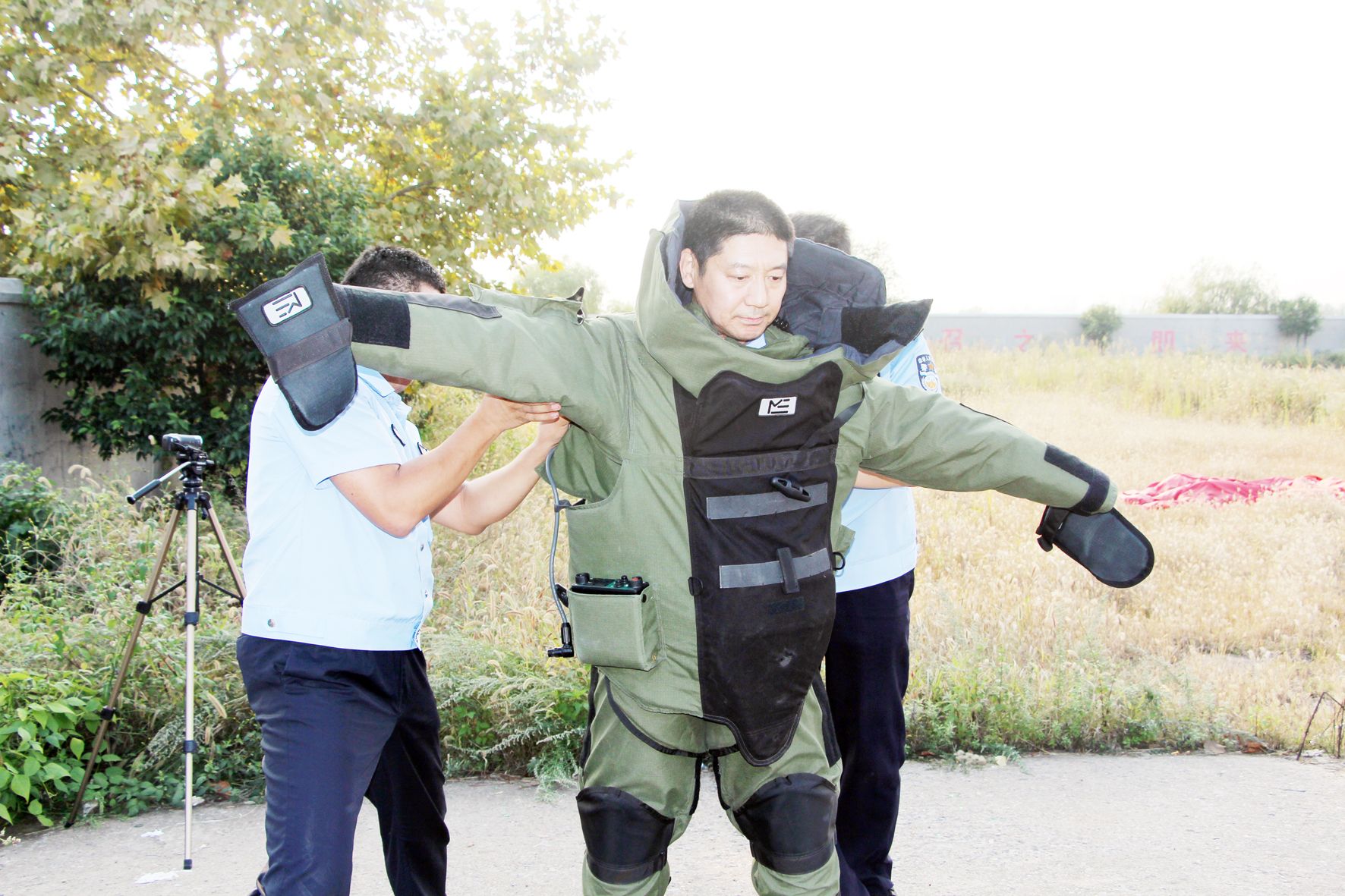 全国公安系统一级英雄模范张保国,生死线上的排爆英雄张保国完整版