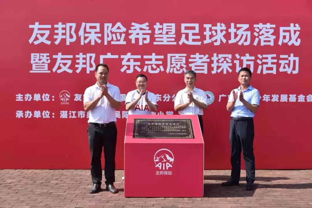 向着足球奔跑,怀揣着足球梦想