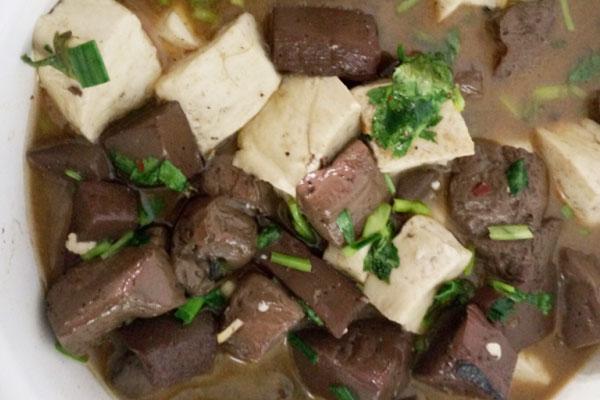 吃完猪血黑便还有呕吐,吃了猪血大便黑是排毒吗