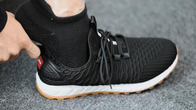 地表Zui强！暴雨蹦迪从不湿还巨暖和！比2个鸡蛋还轻，走8小时一点都不累