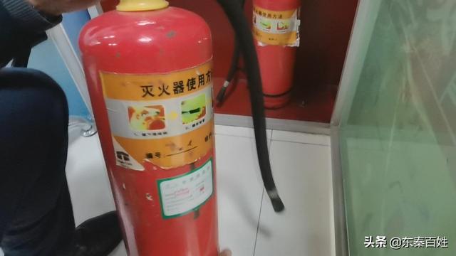家用灭火器过期后找哪些部门更换,灭火器老化存隐患科普调查视频