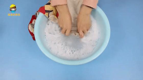 衣服上有霉斑怎么洗才能洗掉,衣服去霉斑最快最狠的几种方法