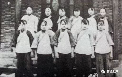 荣宅里的故事,荣姓的故事简短