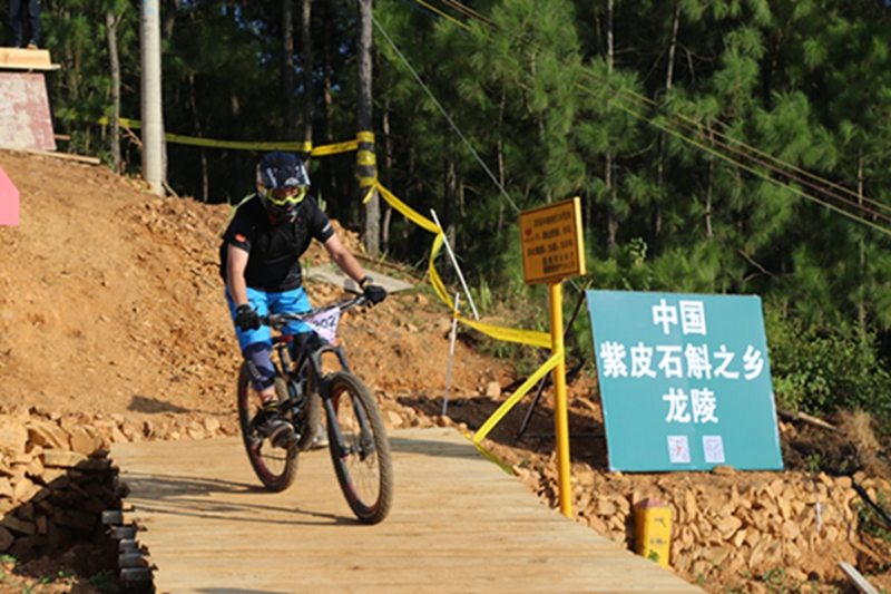 先睹为快跟着赛道设计师李果一起看赛道