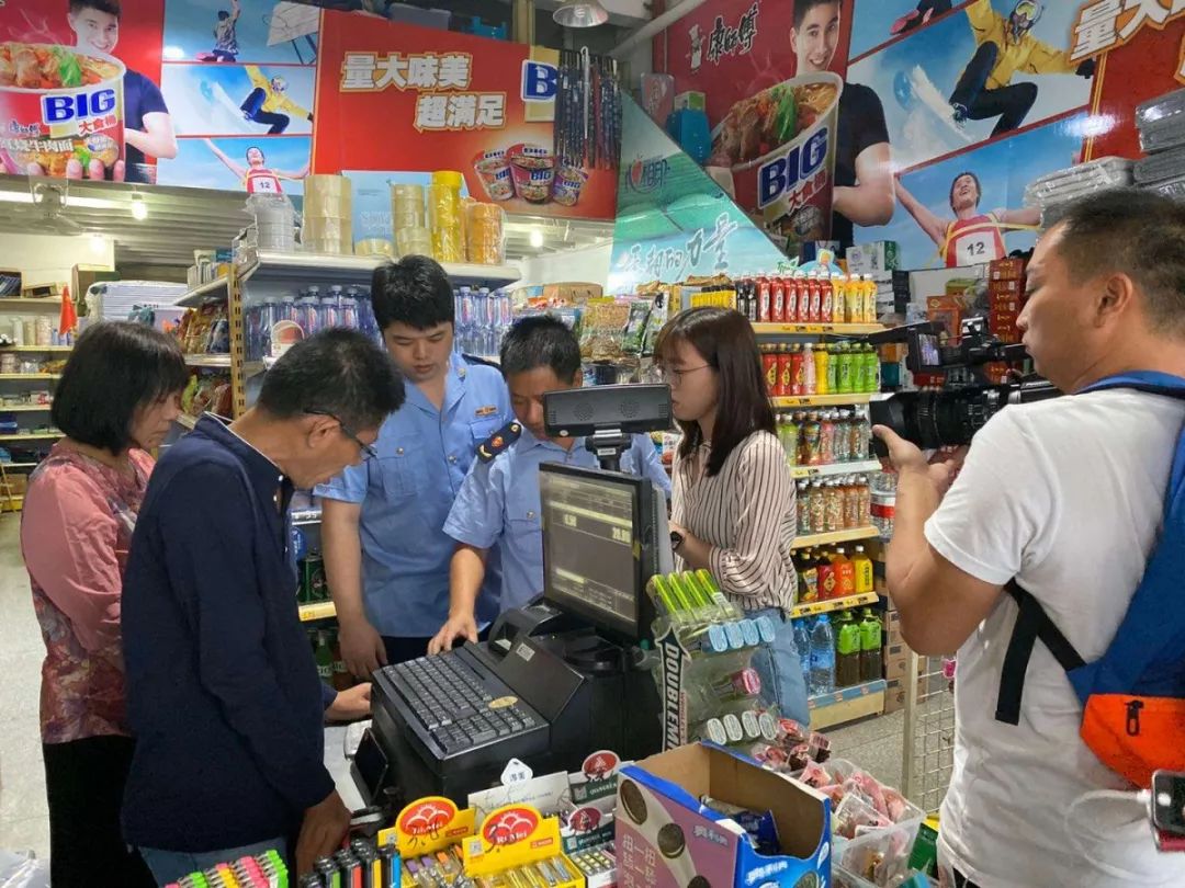 便利店里安全套有人敢买吗,超市卖安全套得办证吗