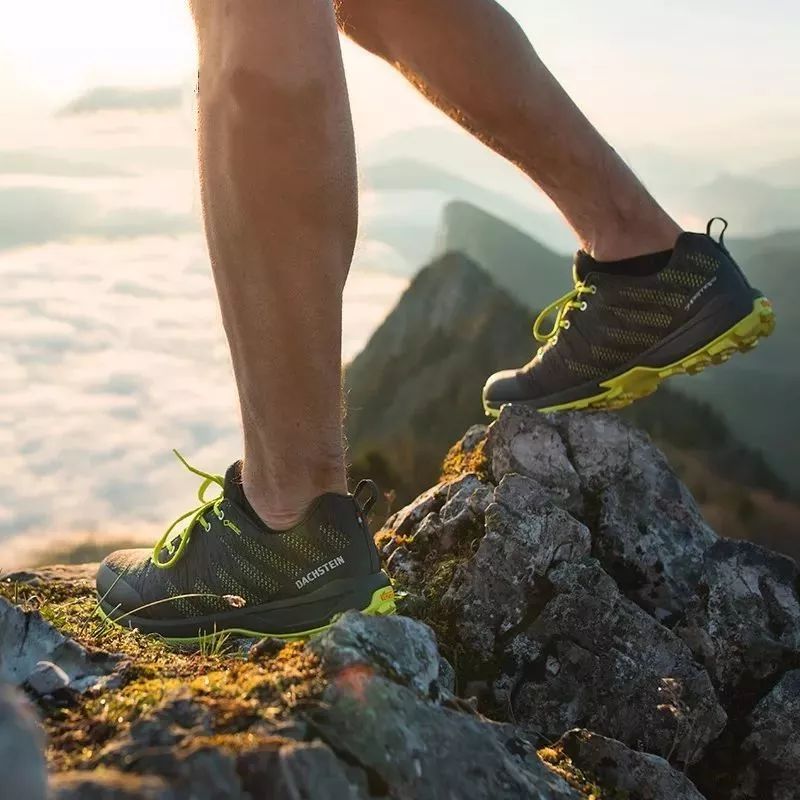 户外迷路时怎么找方向,野外迷路怎么办才最安全