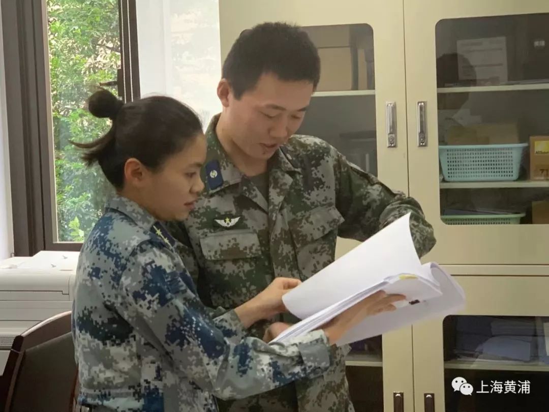 黄浦区人民武装部军事科参谋陈佳仪：“国庆阅兵这一天，我从*安门天**前走过”