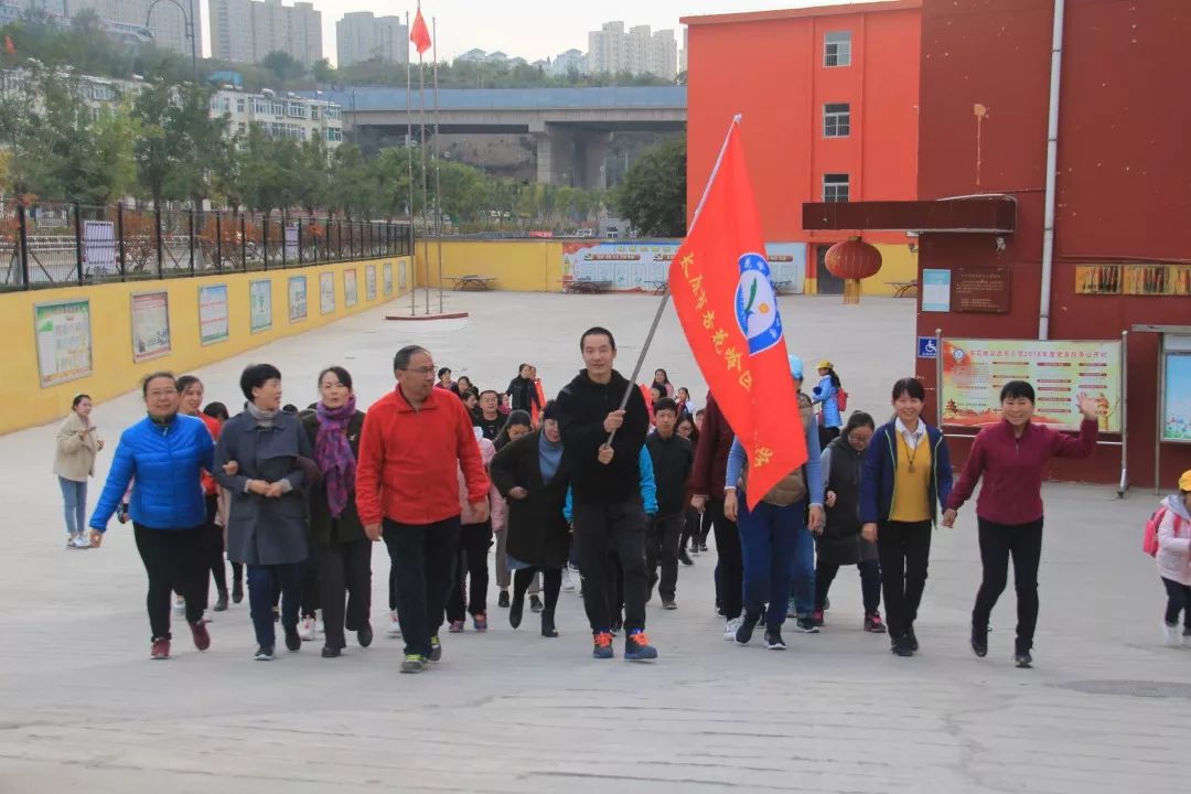 「直通校园」秋日好风光，他们用脚步来丈量——杏花岭区杏东小学