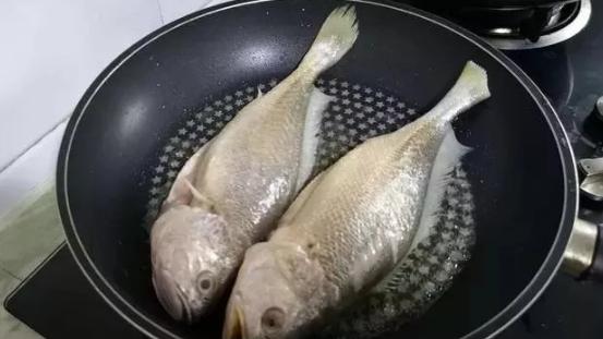 炖鱼用什么醋炖好,炖鱼去腥增香秘制调料