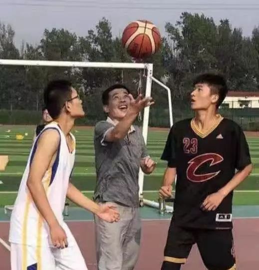 宫傲：雄关如铁未来可期