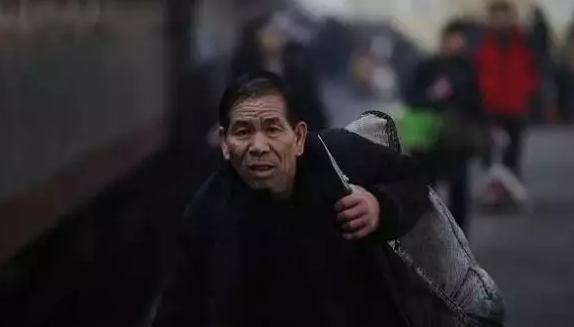 人到四十不交三人是什么意思,人到四十一不换二不碰是什么意思