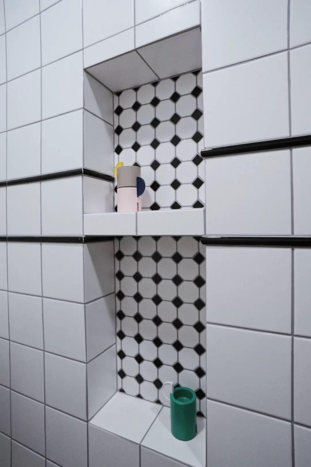 她买下32㎡上海老旧学区房，为女儿打造小桃园，还有20㎡超舒适大庭院