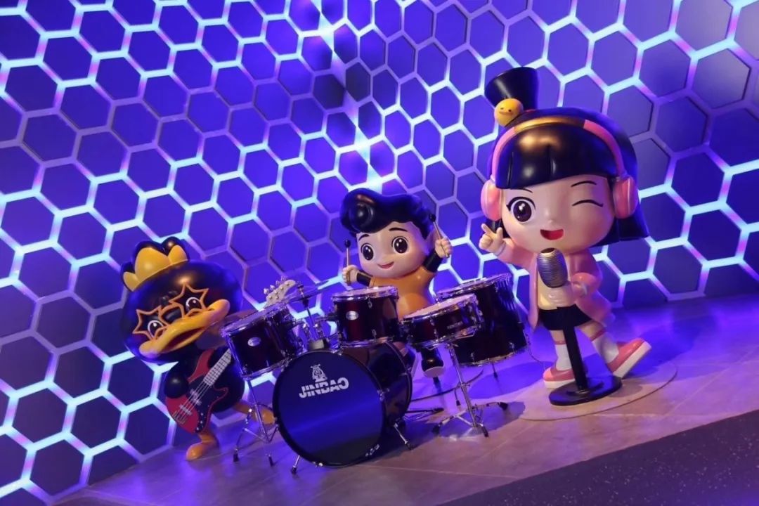 周黑鸭和绝味哪个贵,周黑鸭比绝味鸭脖贵