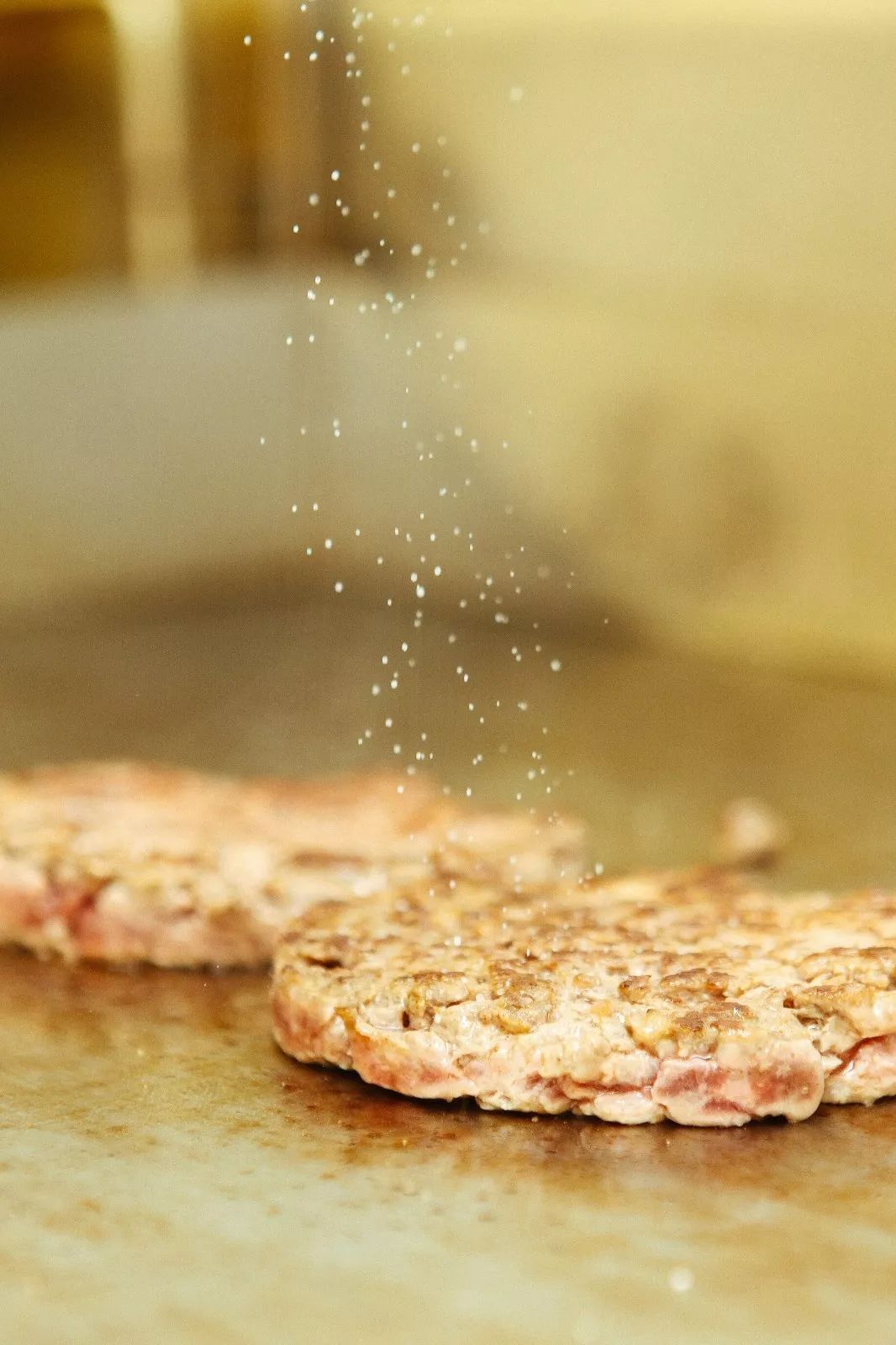 这个温州男孩做的汉堡“叫板”全球数一数二的汉堡品牌！还把店从法国开到了杭州……