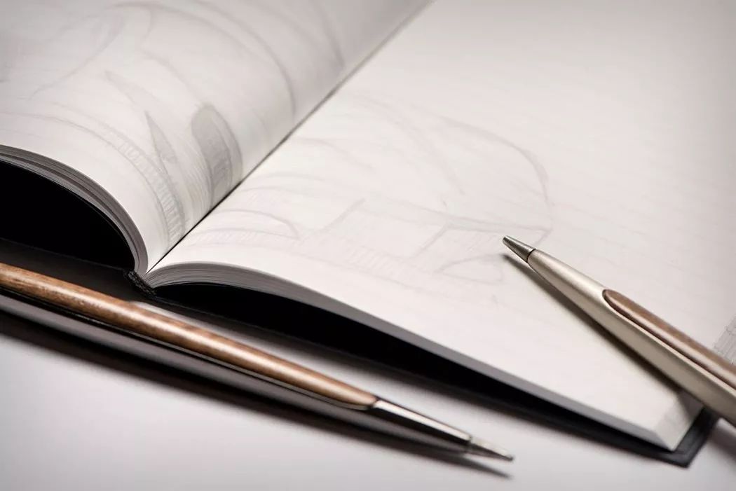 粉丝送王一博“导弹”丑哭设计师肖战；小学生戴“紧箍咒”气炸网友；旺仔这回闹大了！...「设计烩报250期」