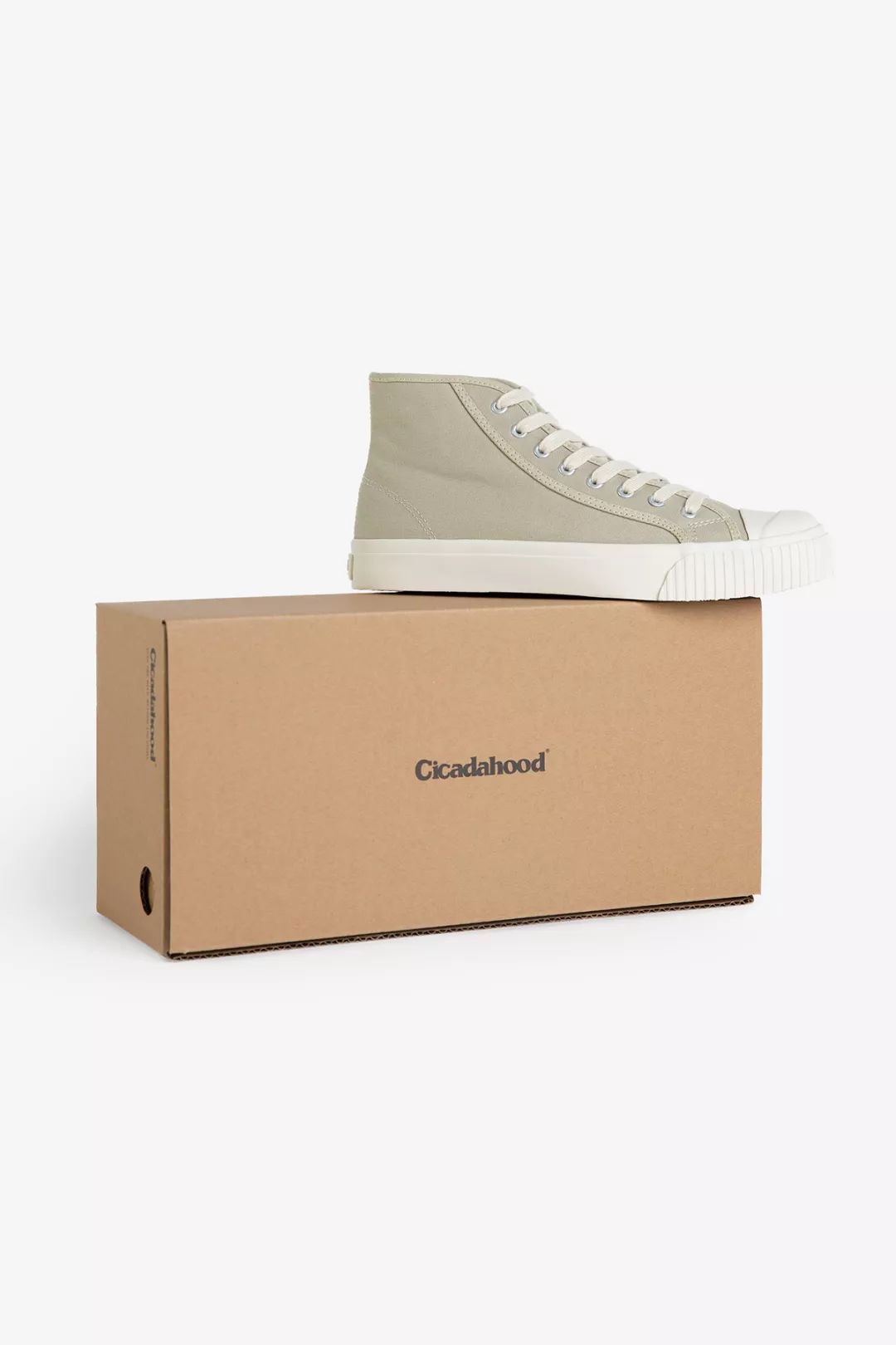 别装了，你的鞋已经出卖了你